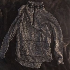 Super cute quarter zip! Fits like an xs!